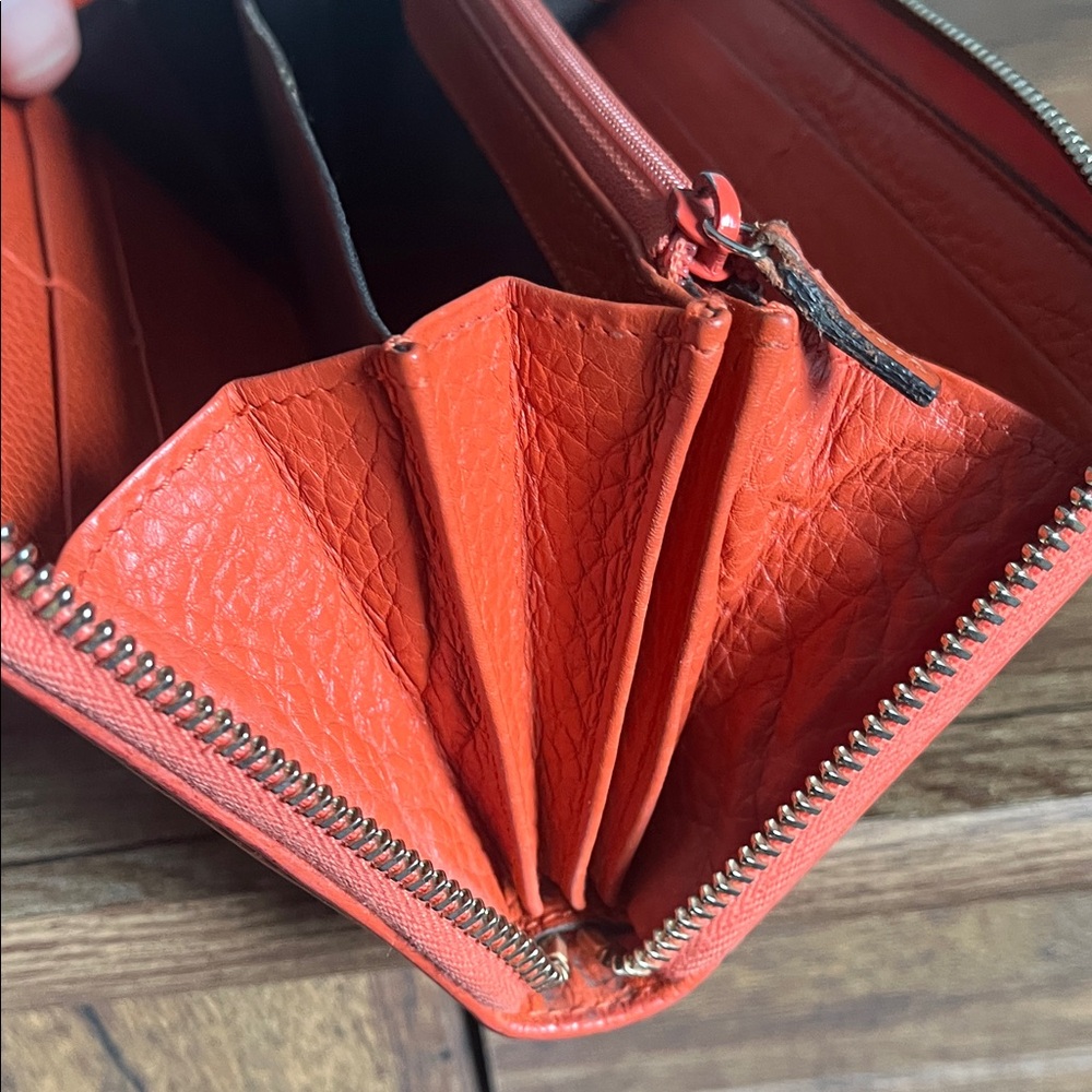 Gucci Beige and Orange Monogram Zip Wallet - Picture 7 of 12